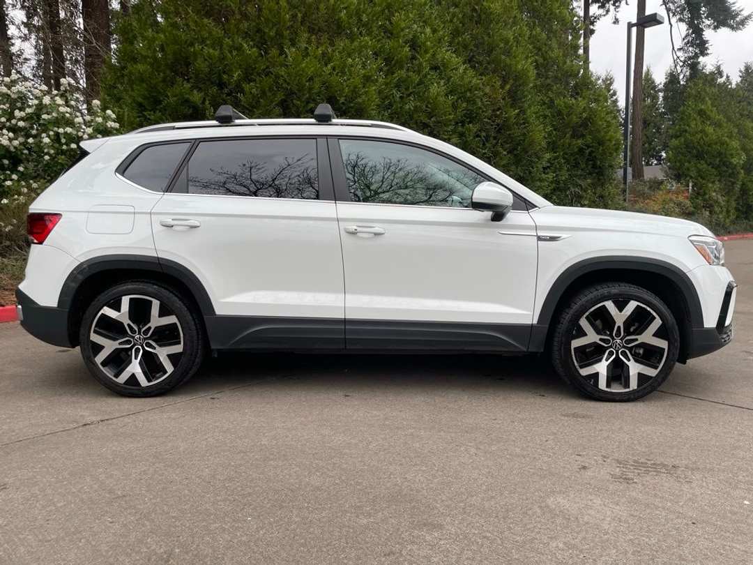 2023 Volkswagen Taos 1.5T SEL - Image 3