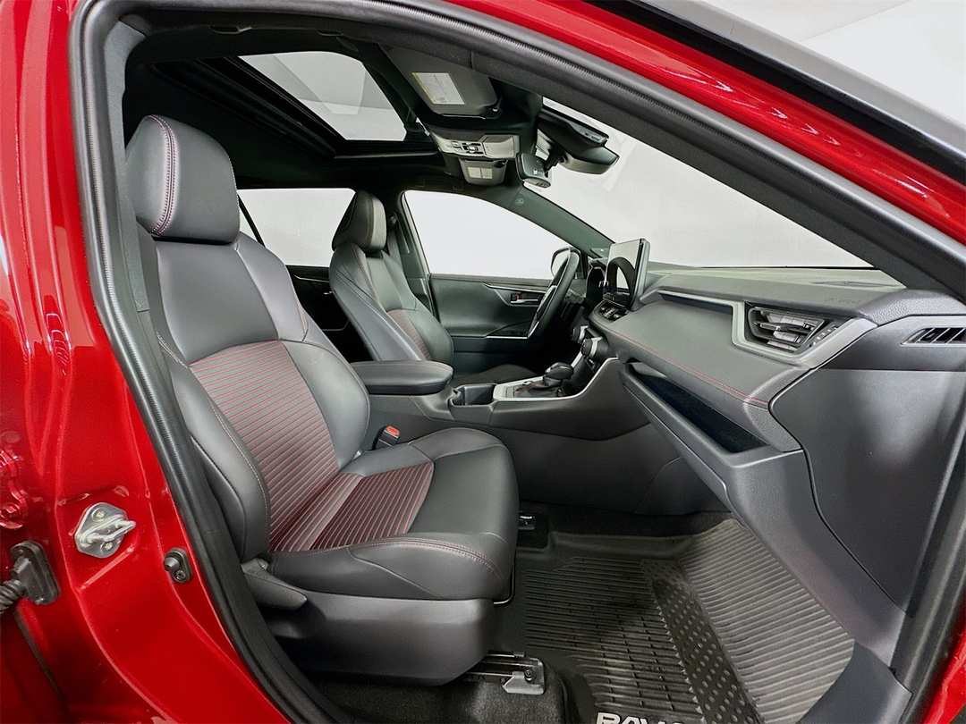 2025 Toyota Rav4 XSE - Image 30