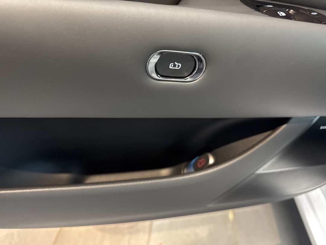 2026 Genesis G90 3.5T eSC - Image 39