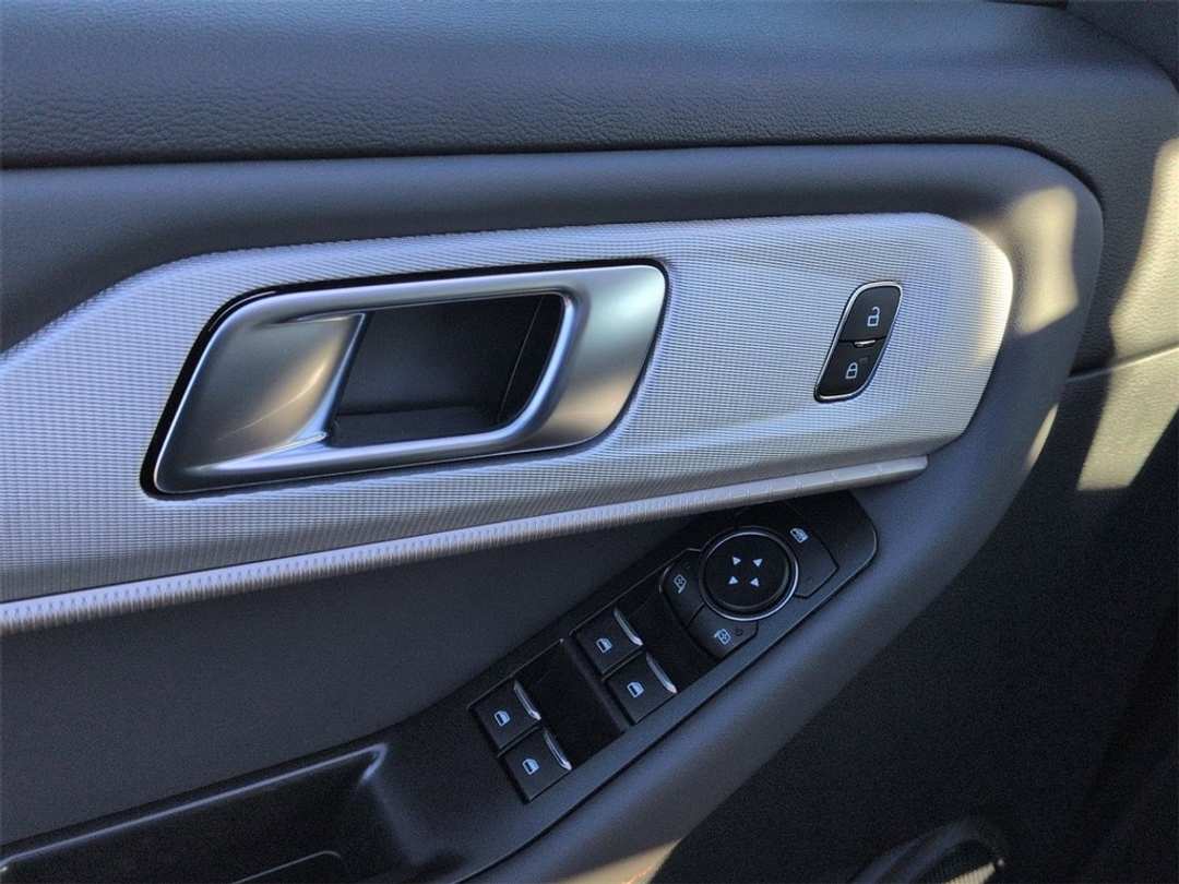 2026 Ford Explorer Active - Image 10