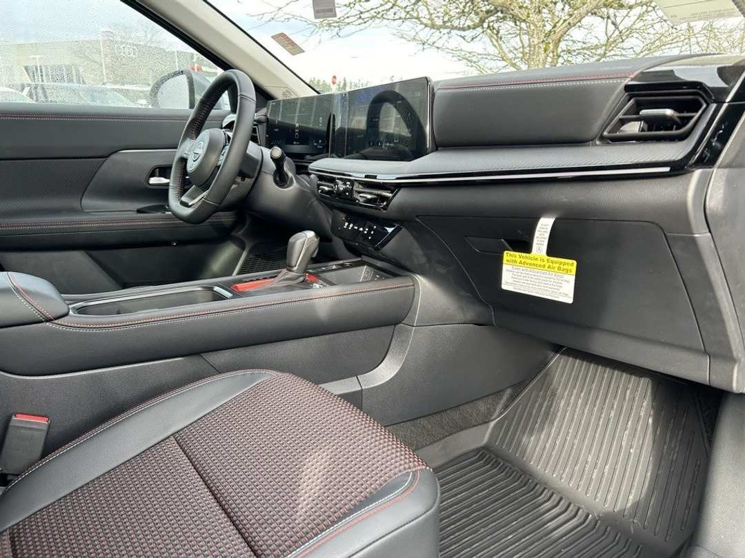 2025 Nissan Kicks SR - Image 25