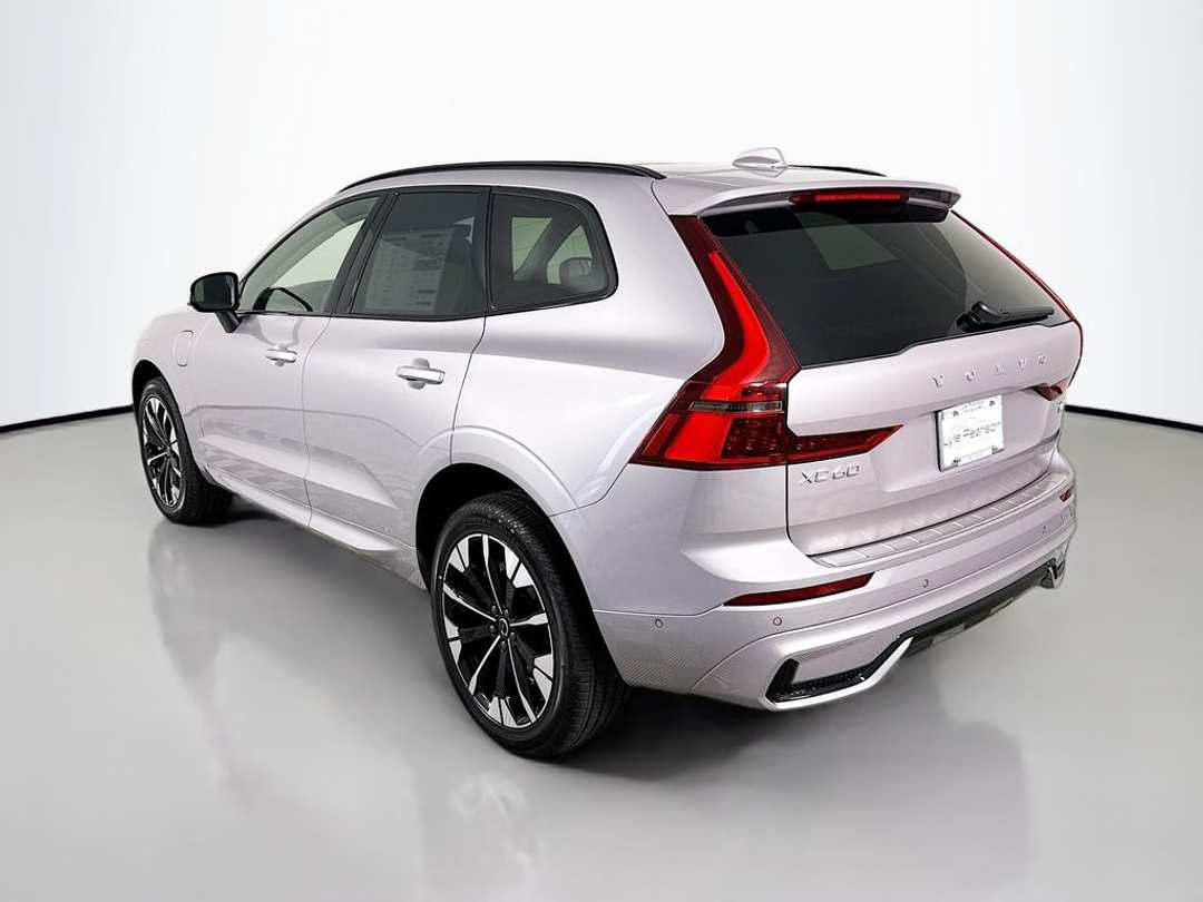 2026 Volvo Xc60 T8 Plus - Image 3