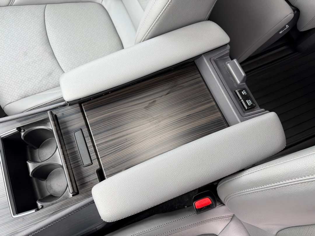 2024 Toyota Sienna Limited - Image 27