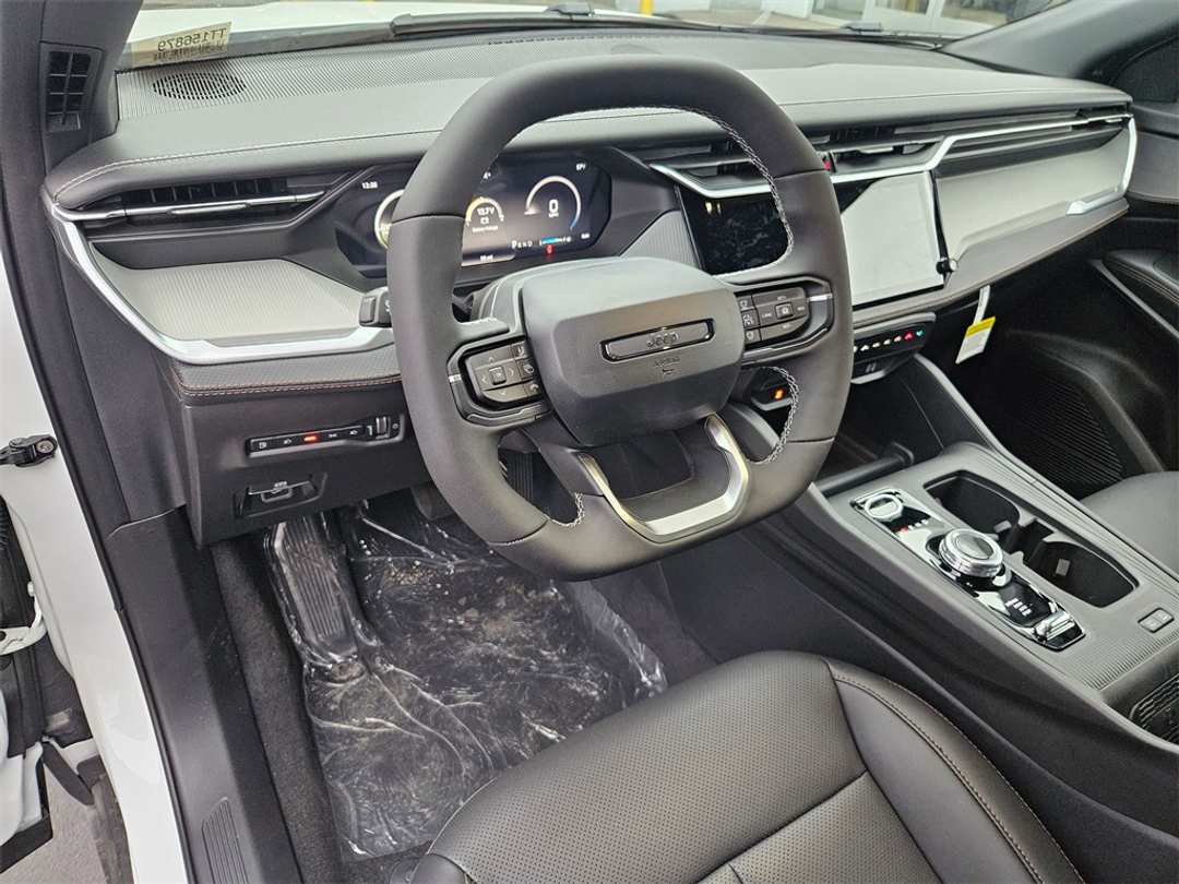 2026 Jeep Cherokee Laredo - Image 13