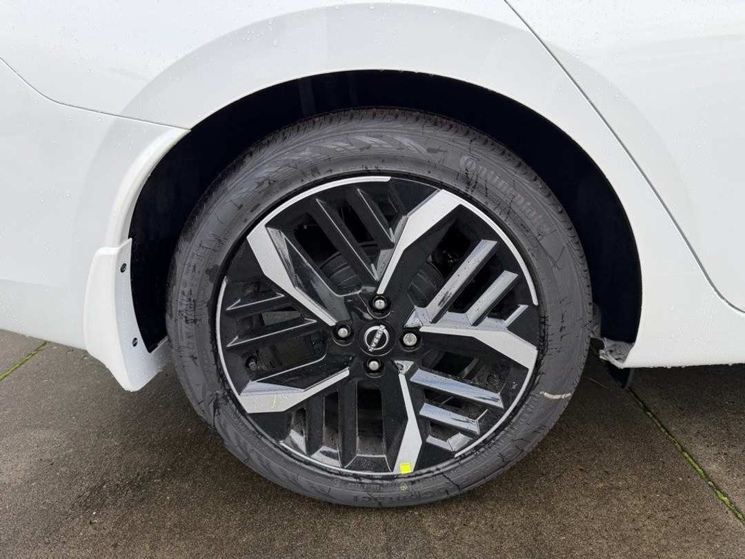 2025 Nissan Versa 1.6 SR - Image 10