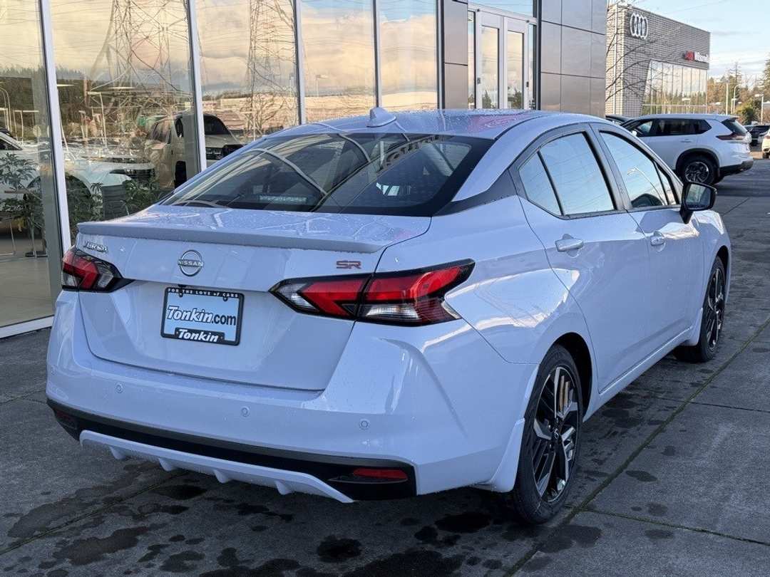 2025 Nissan Versa 1.6 SR - Image 7