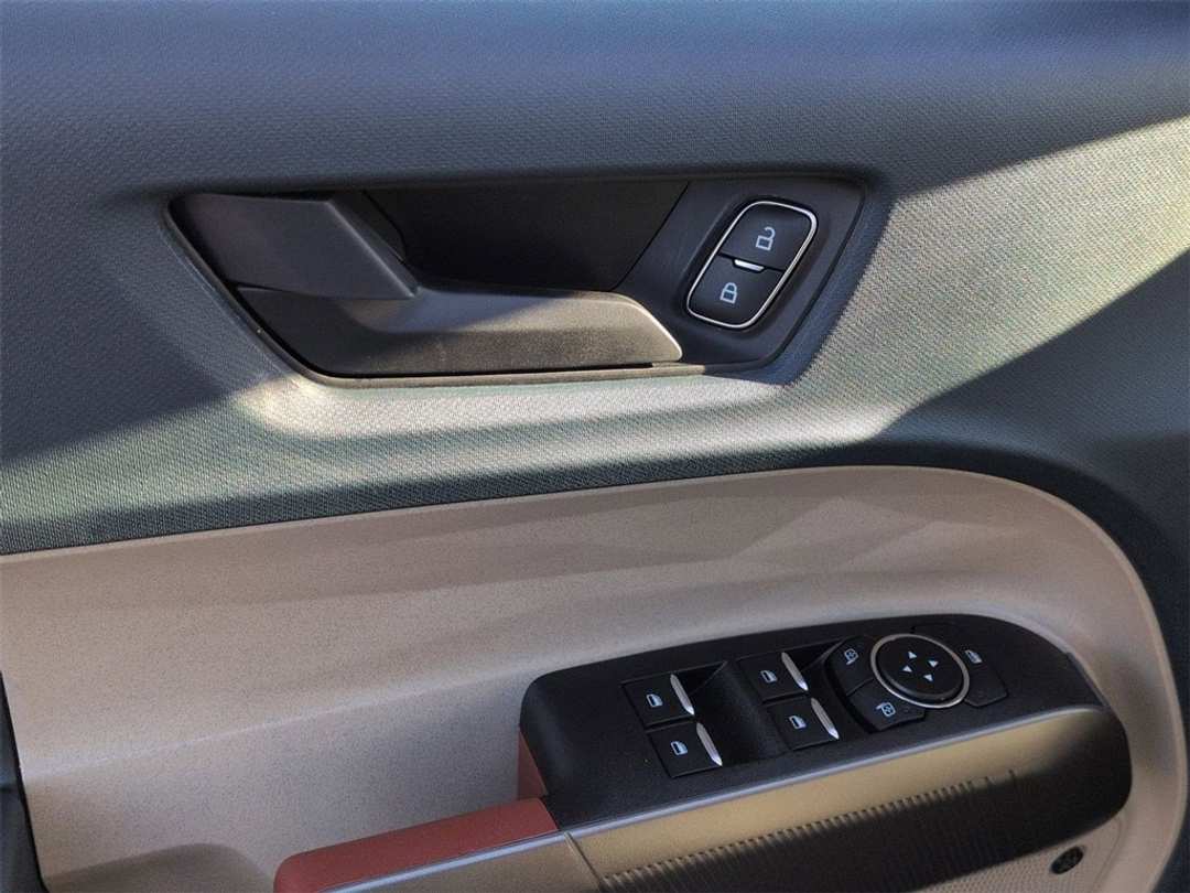 2026 Ford Maverick Lariat - Image 10