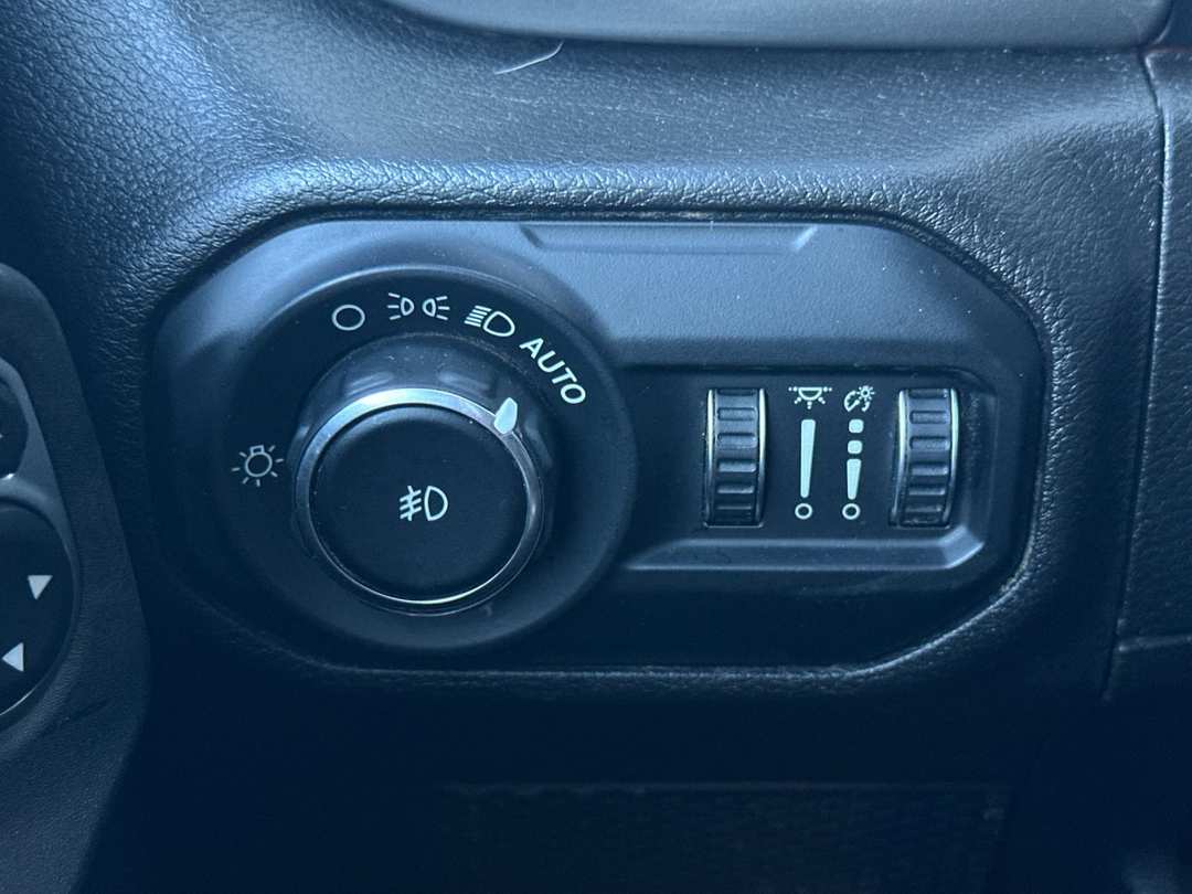 2019 Jeep Wrangler Unlimited Sahara - Image 24