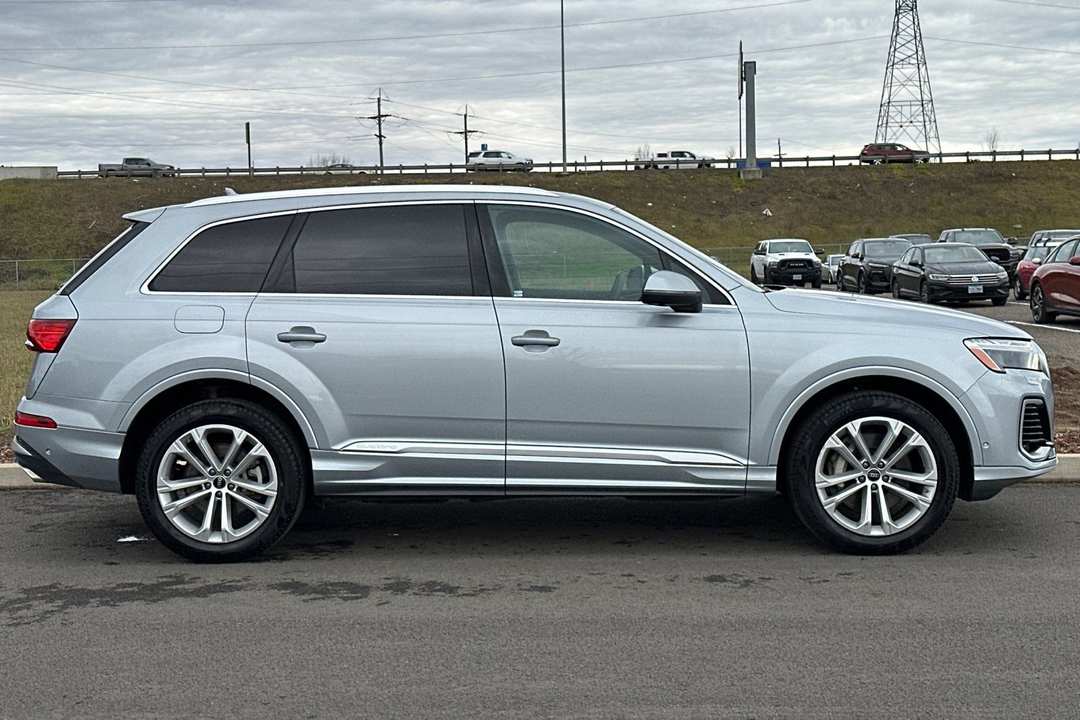 2025 Audi Q7 55 Premium Plus - Image 2