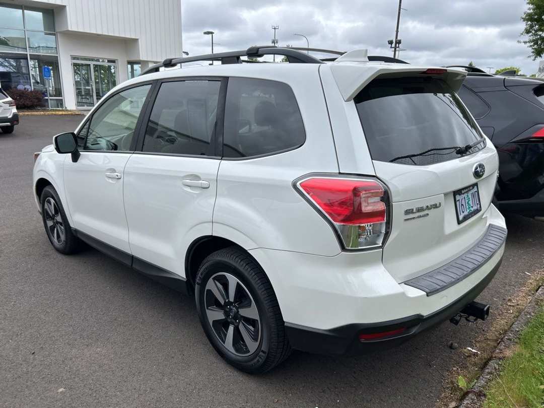 2017 Subaru Forester 2.5i Premium - Image 2