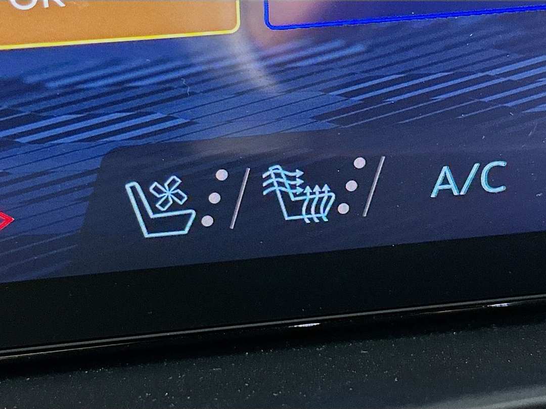 2025 Chevrolet Suburban Premier - Image 22