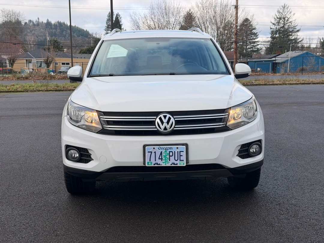2012 Volkswagen Tiguan SE - Image 2