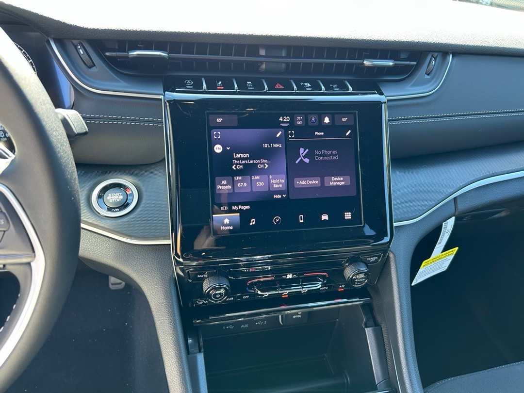 2025 Jeep Grand Cherokee Laredo X - Image 17