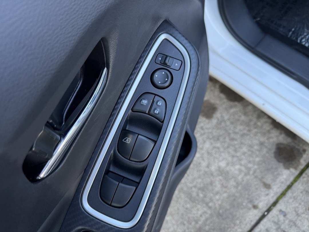 2025 Nissan Versa 1.6 SR - Image 12