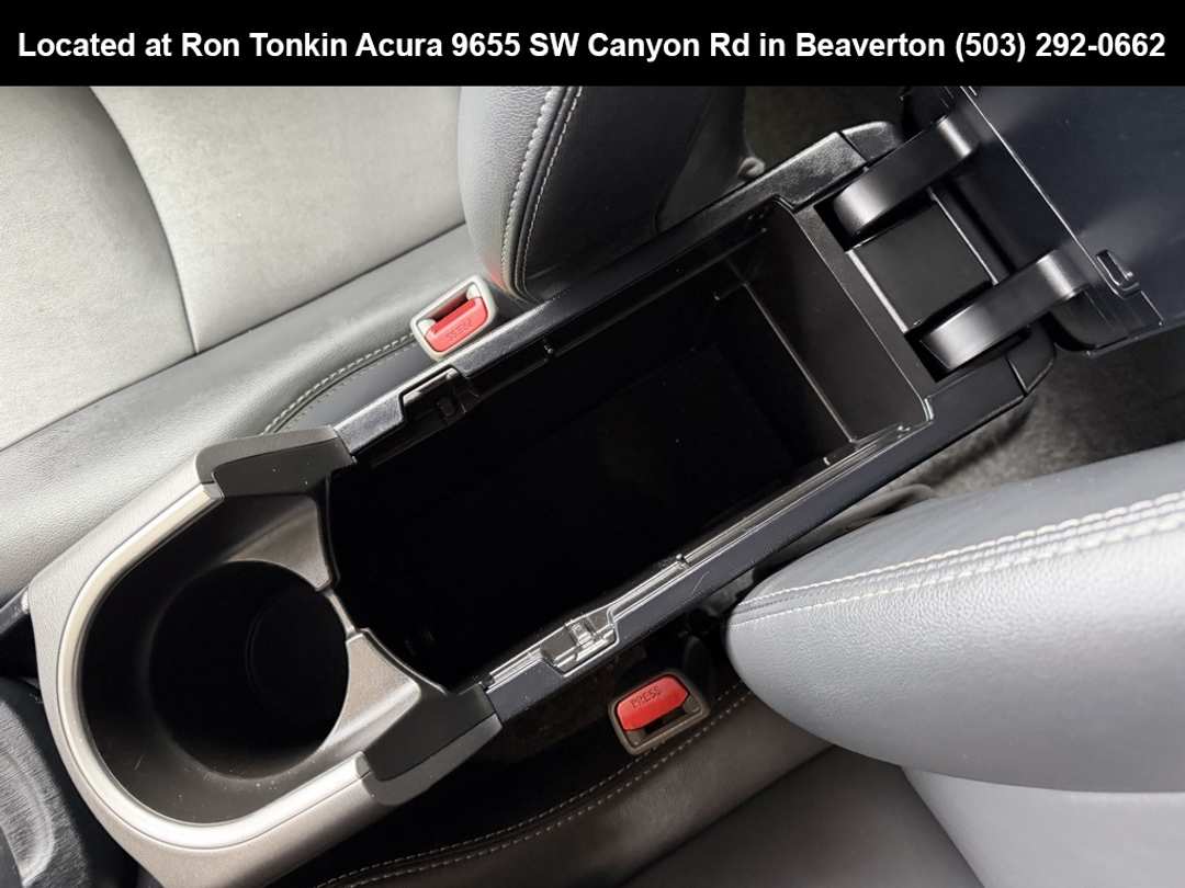 2015 Toyota Prius Advanced - Image 26