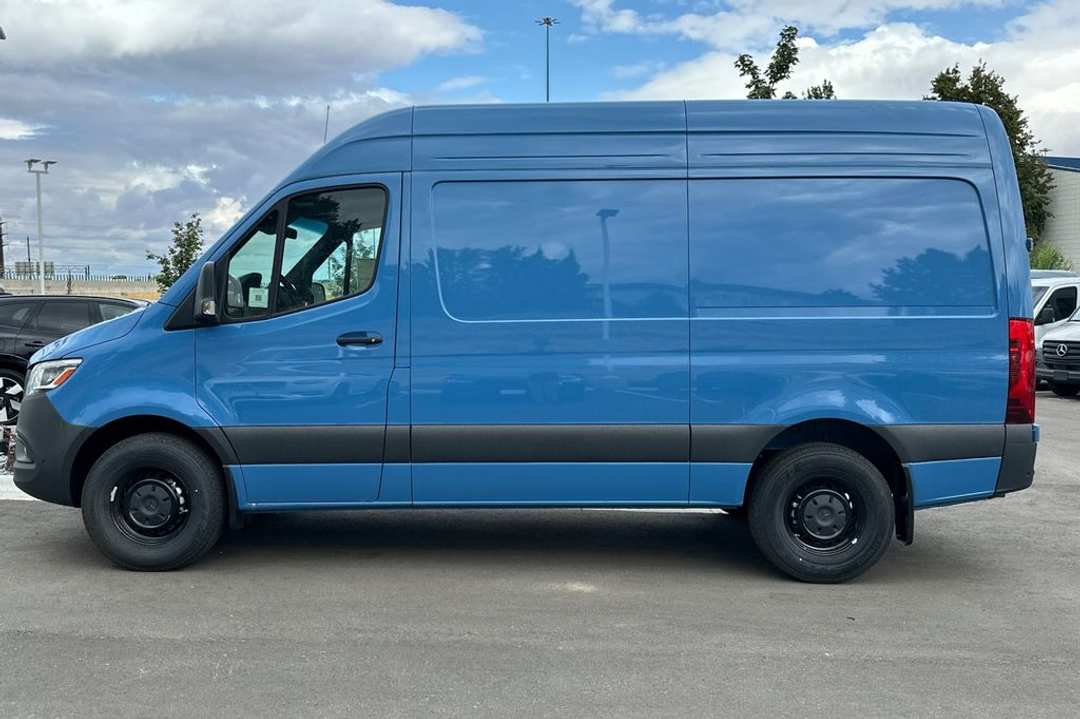 2024 Mercedes-Benz Sprinter 2500 Cargo 144 WB - Image 2