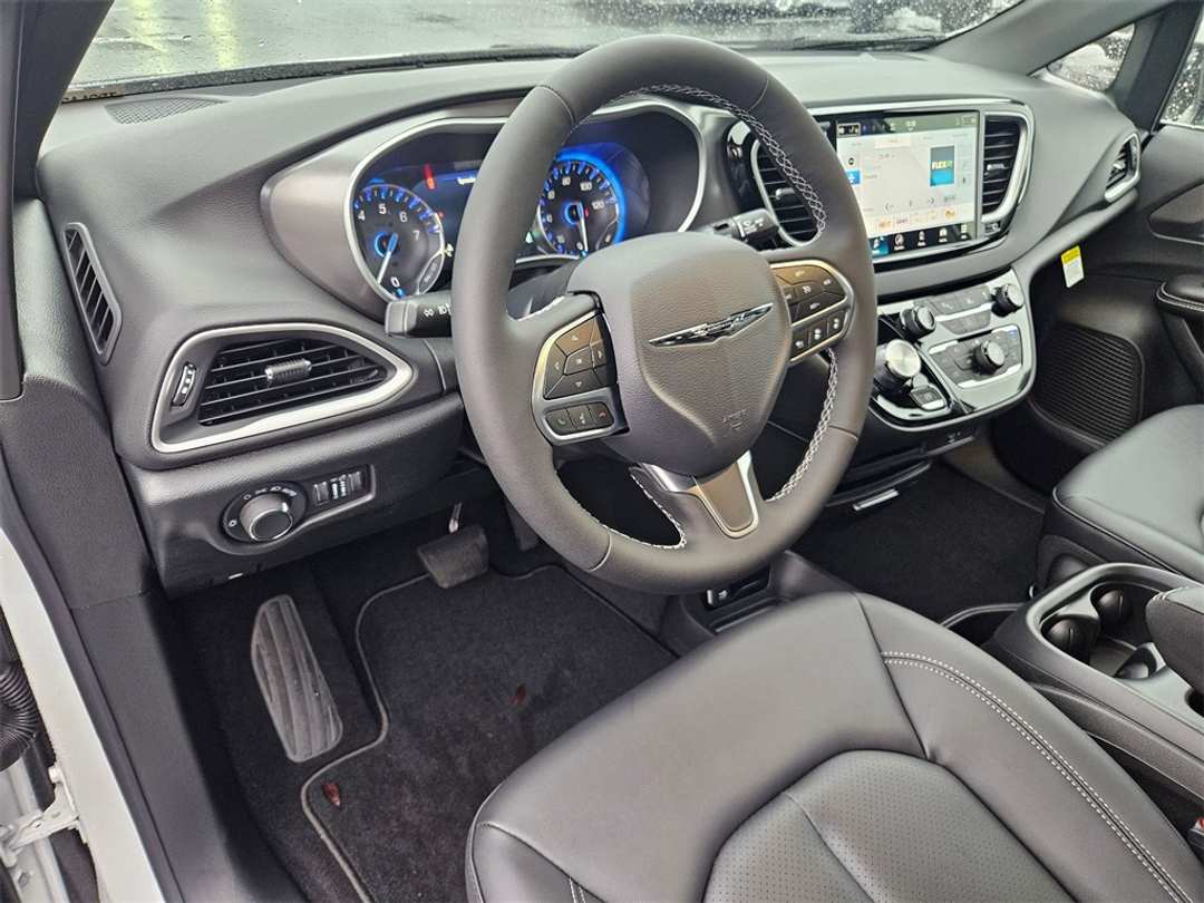 2026 Chrysler Voyager LX - Image 13