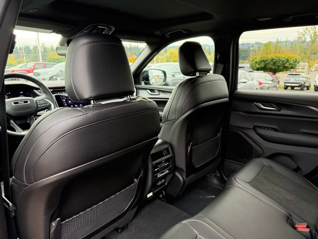 2025 Jeep Grand Cherokee Altitude X - Image 28