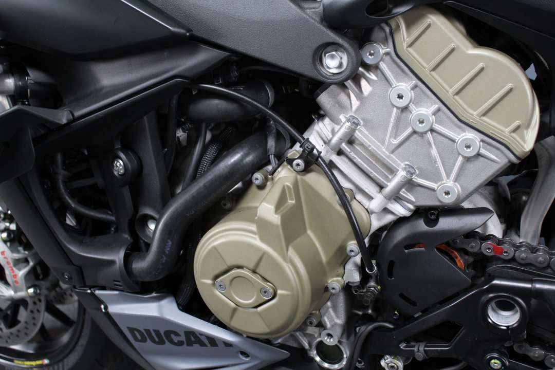 2024 Ducati Streetfighter V4 S - Image 15
