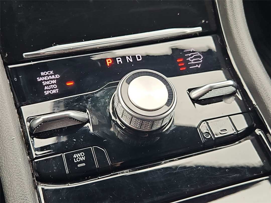 2023 Jeep Grand Cherokee Overland 4xe - Image 20