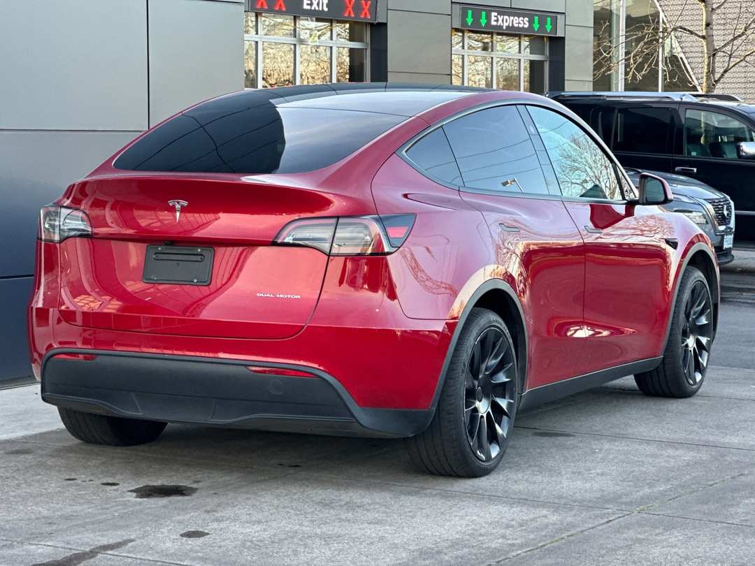 2023 Tesla Model Y Long Range - Image 3