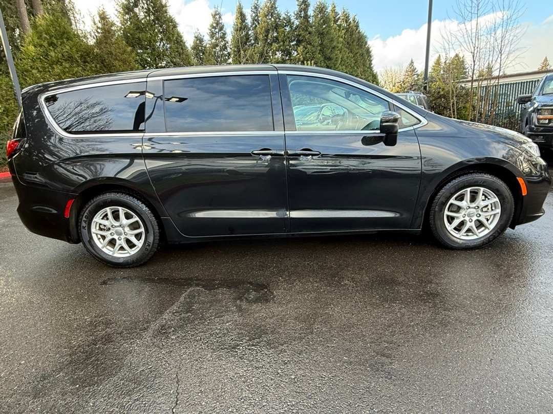 2023 Chrysler Pacifica Touring L - Image 21