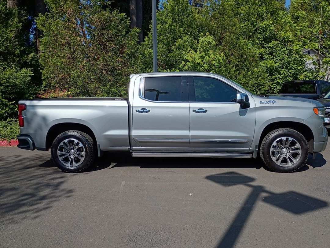 2023 Chevrolet Silverado 1500 High Country - Image 3