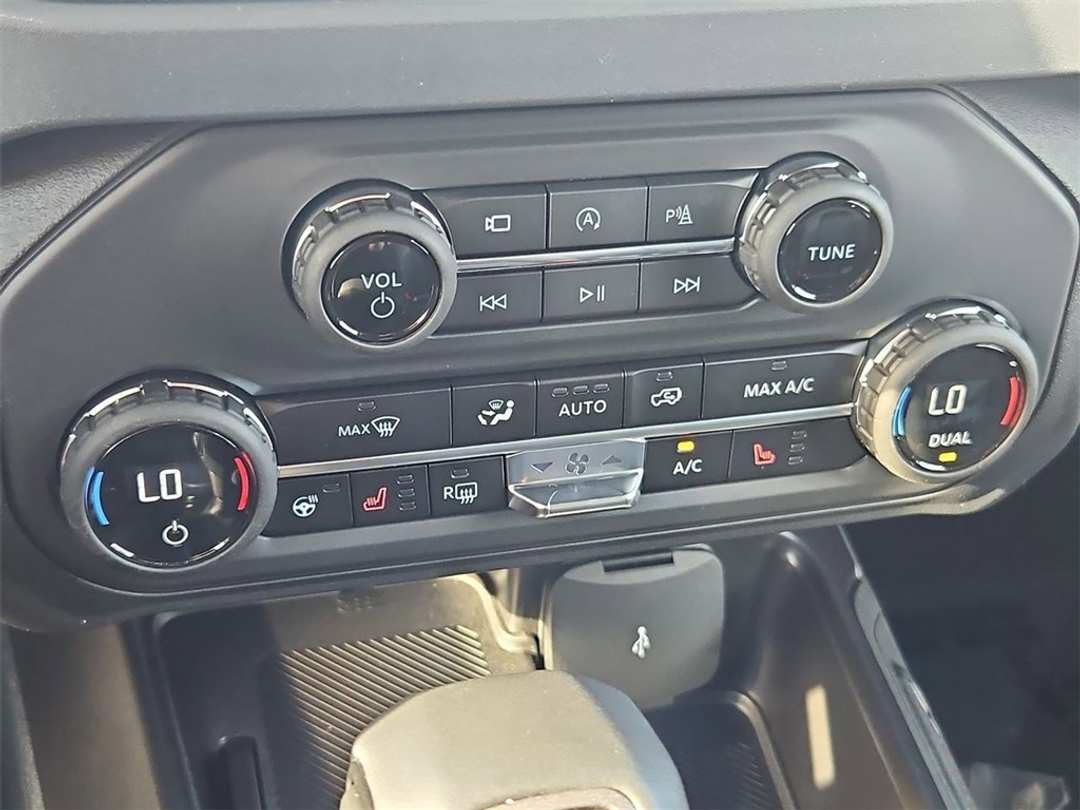 2025 Ford Bronco Outer Banks - Image 21