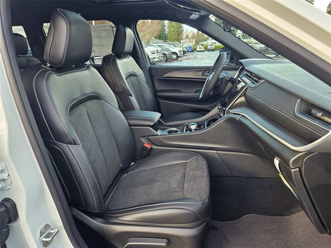 2025 Jeep Grand Cherokee Altitude X - Image 36