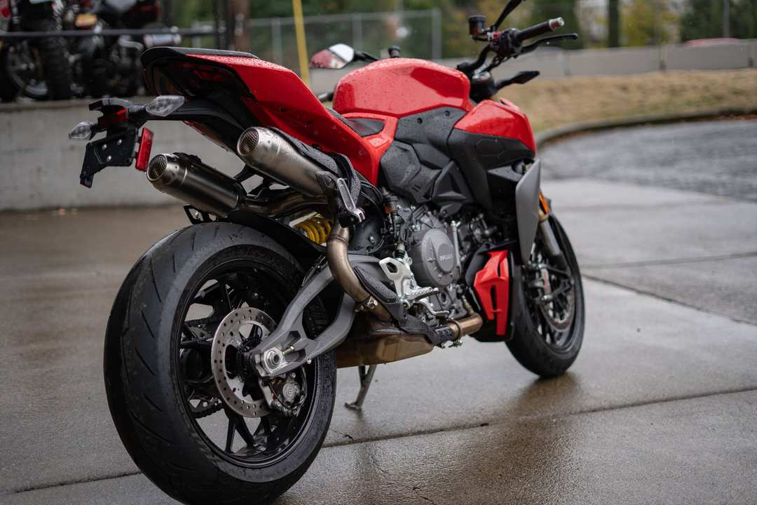 2025 Ducati Streetfighter V2 - Image 4