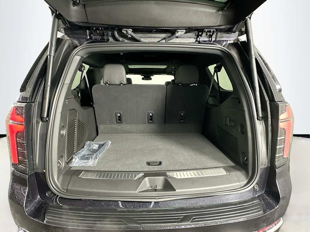 2025 Chevrolet Suburban Premier - Image 28