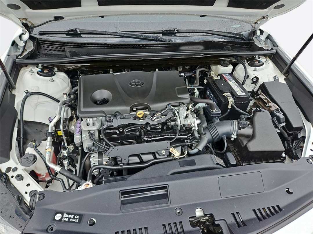 2020 Toyota Camry SE - Image 30