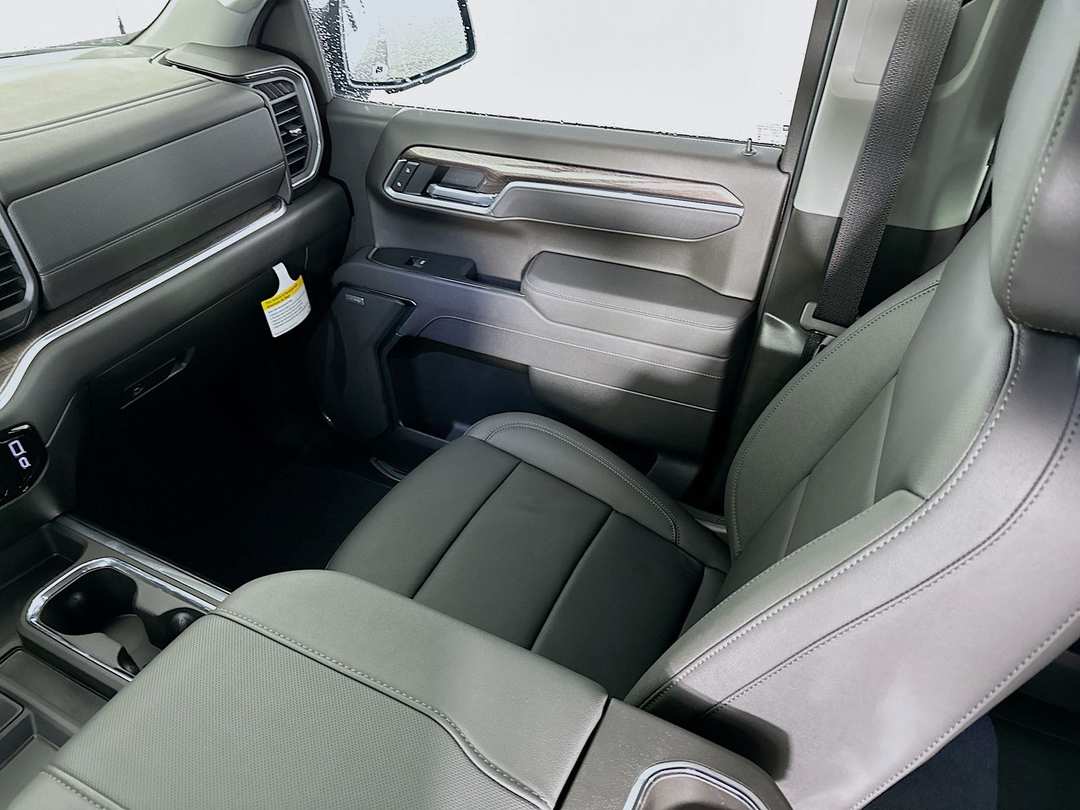 2025 Chevrolet Silverado 1500 LTZ - Image 25