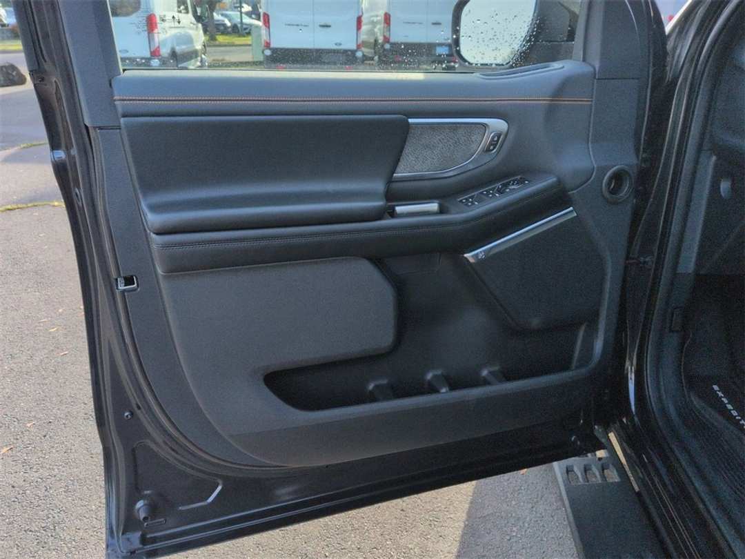 2026 Ford Expedition Tremor - Image 9