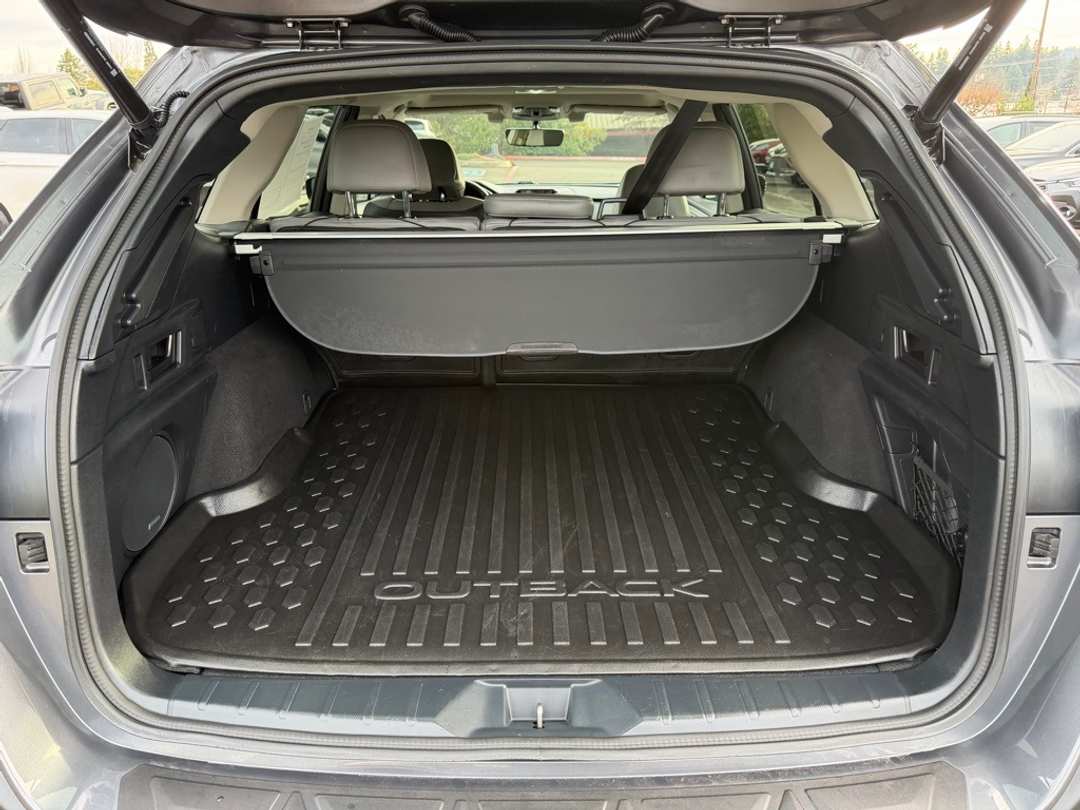 2022 Subaru Outback Limited - Image 11