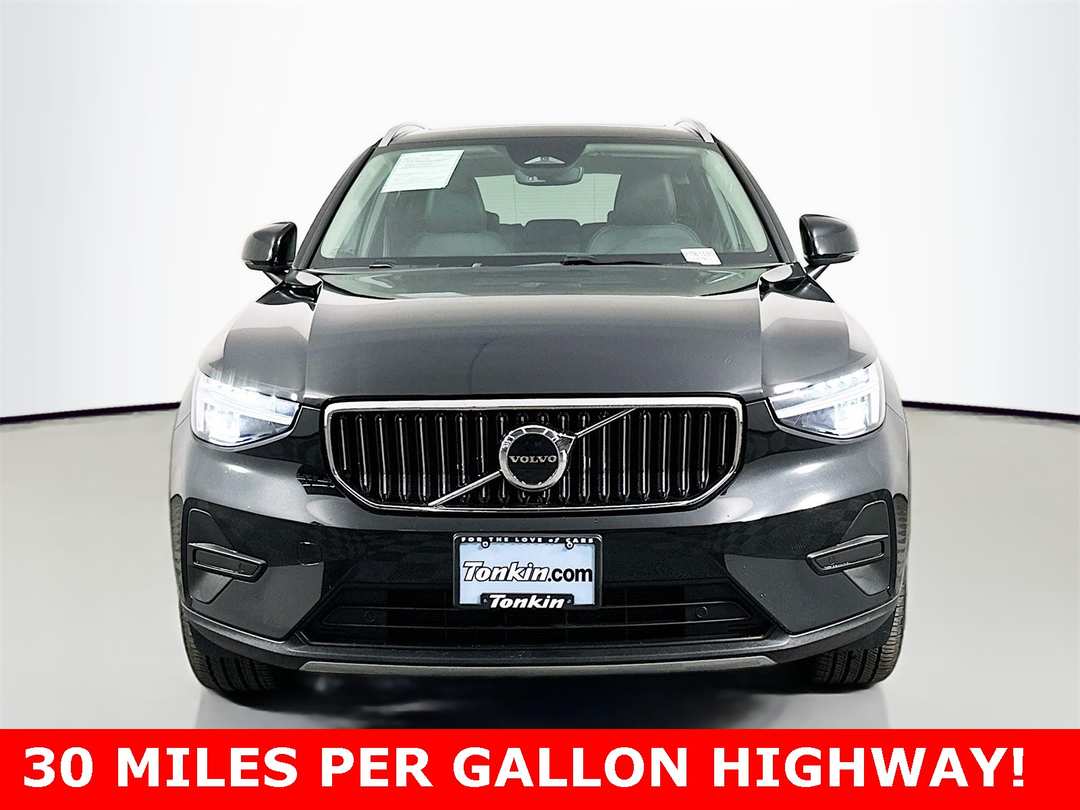 2025 Volvo Xc40 B5 Core - Image 2
