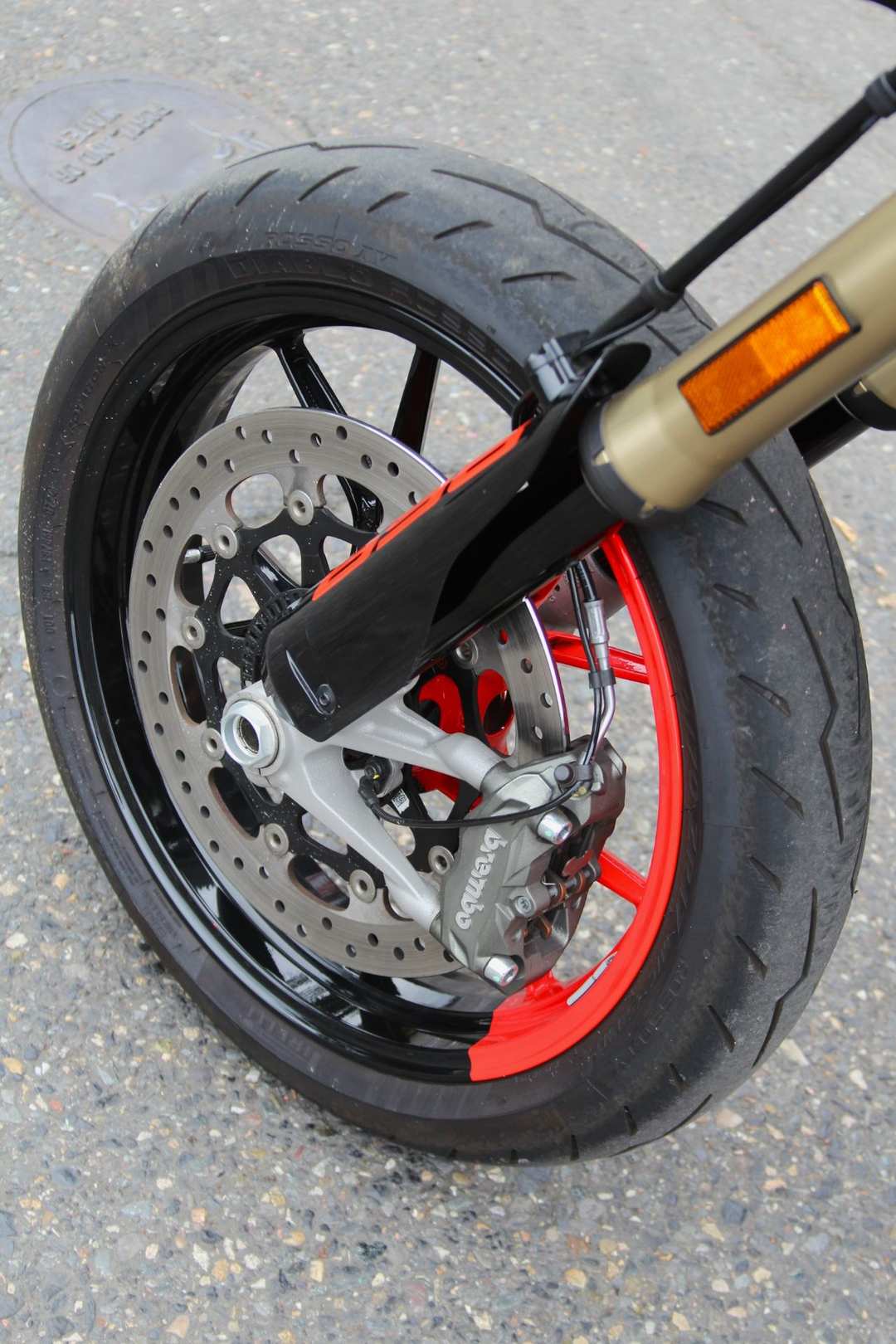 2024 Ducati Hypermotard 698 Mono Rve - Image 6