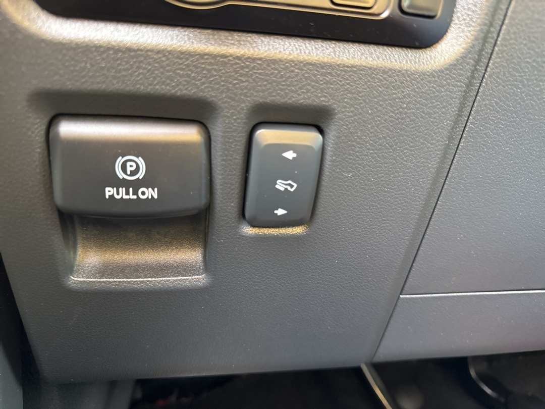 2025 Ford F-150 Lariat - Image 42