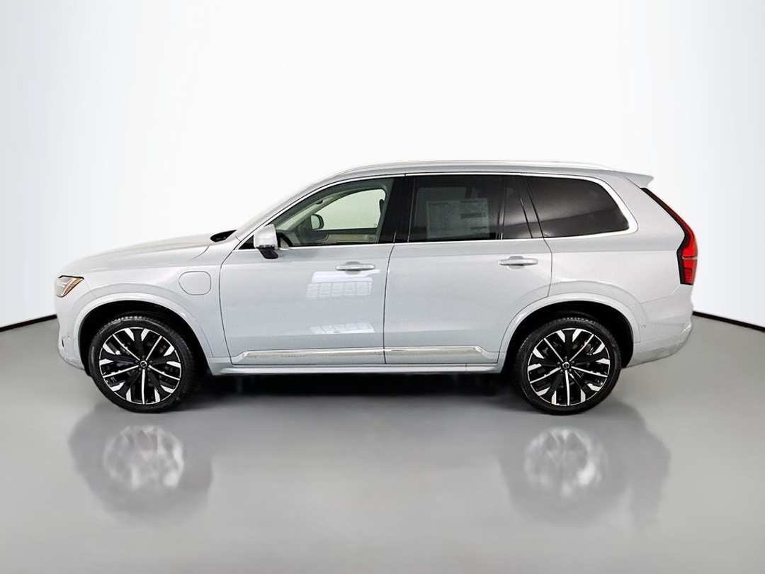 2026 Volvo Xc90 T8 Plus - Image 2