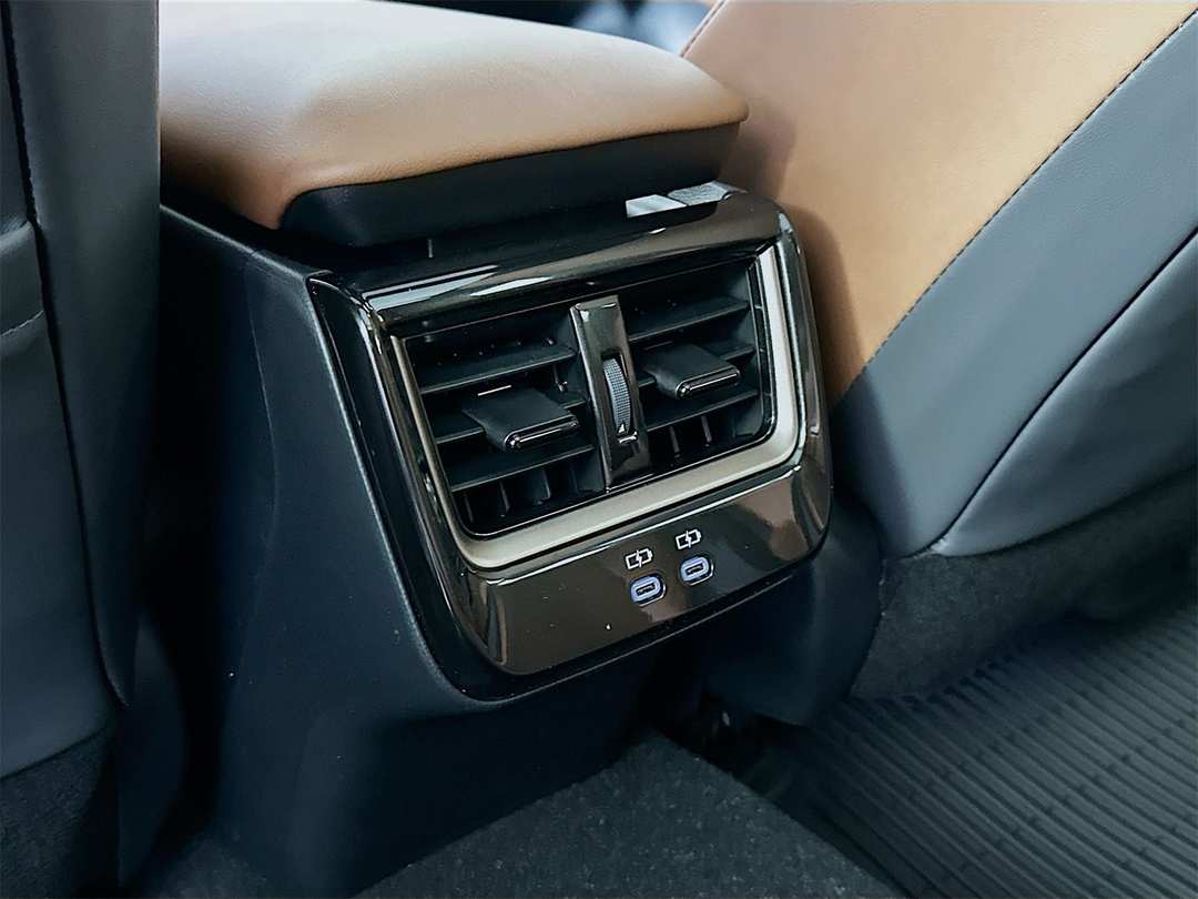 2026 Toyota Crown Signia Limited - Image 27