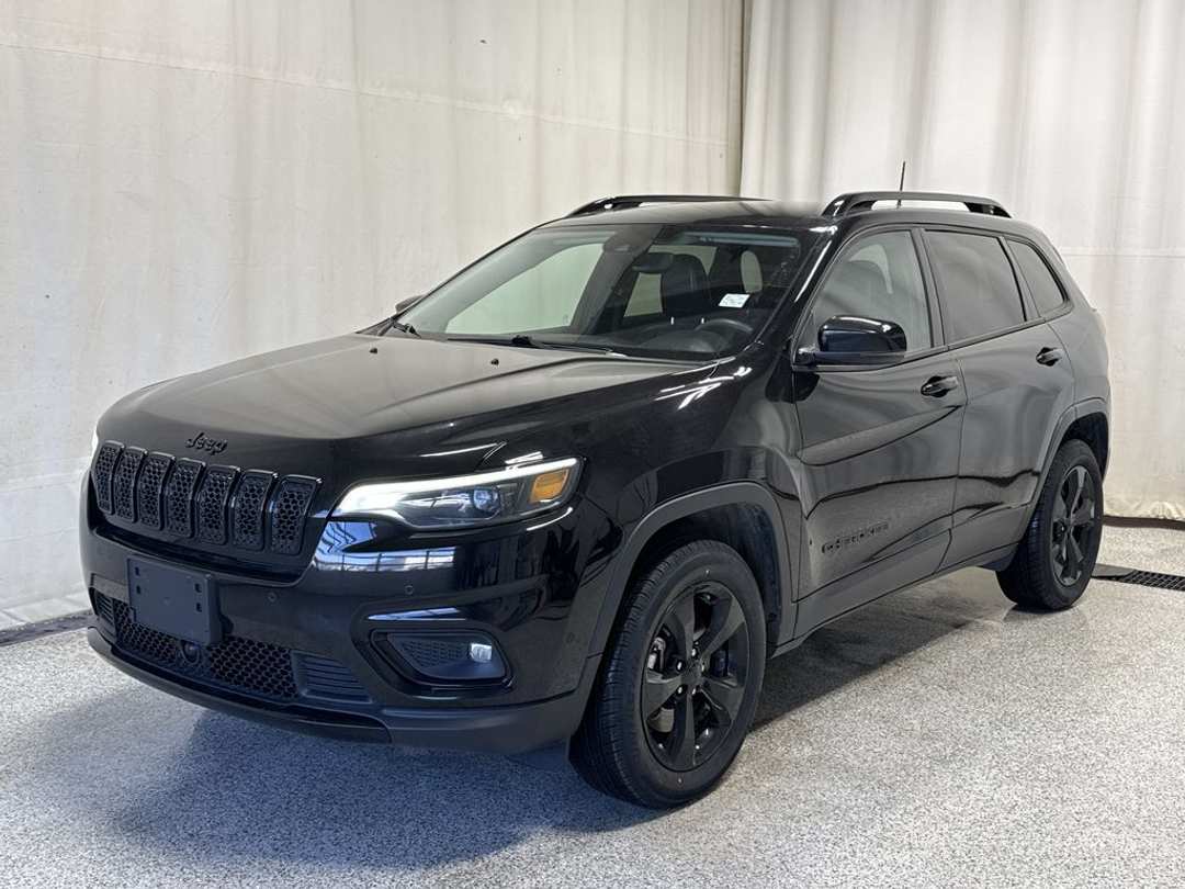 2023 Jeep Cherokee Altitude - Image 2
