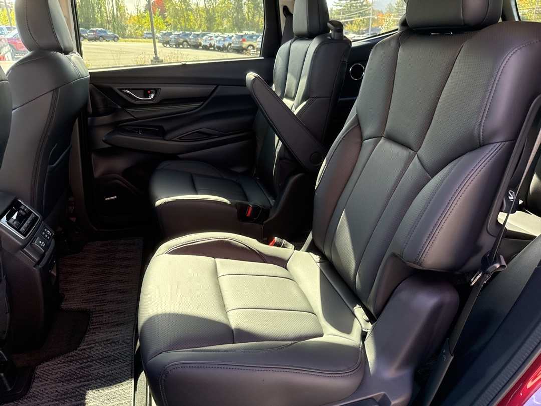 2025 Subaru Ascent Onyx Edition Touring - Image 19