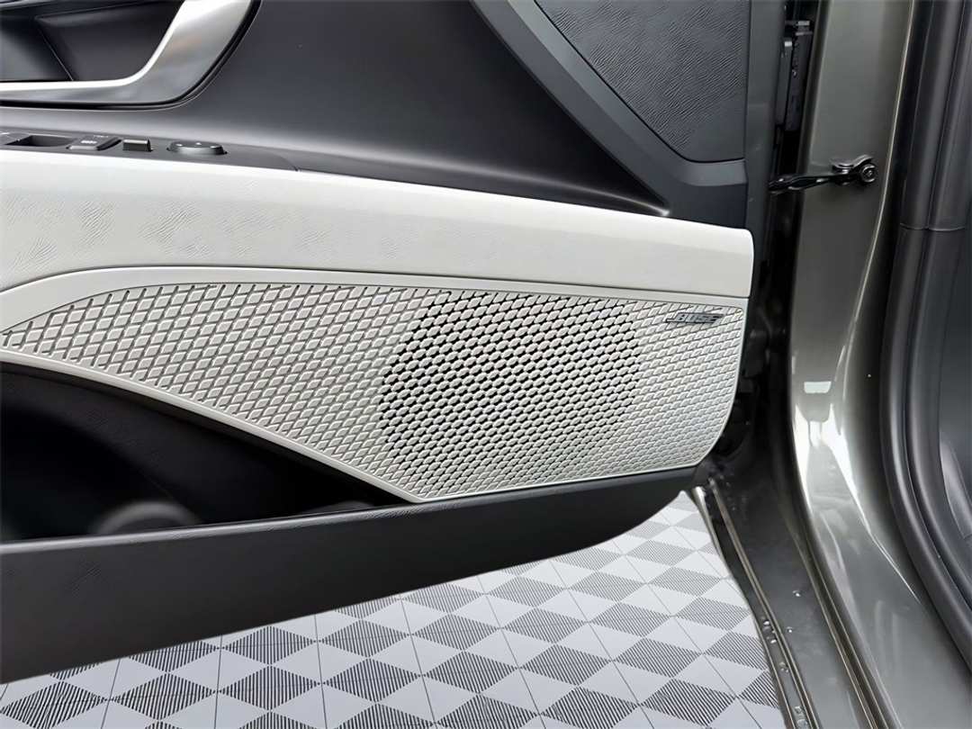 2026 Hyundai Elantra Limited - Image 13