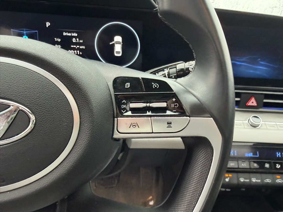 2021 Hyundai Elantra Limited - Image 12