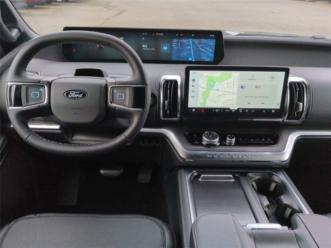 2026 Ford Expedition Platinum - Image 24