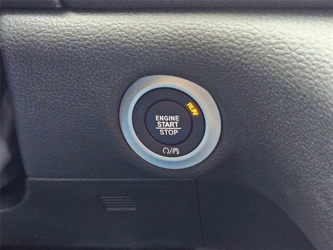 2026 Chrysler Pacifica Select - Image 17