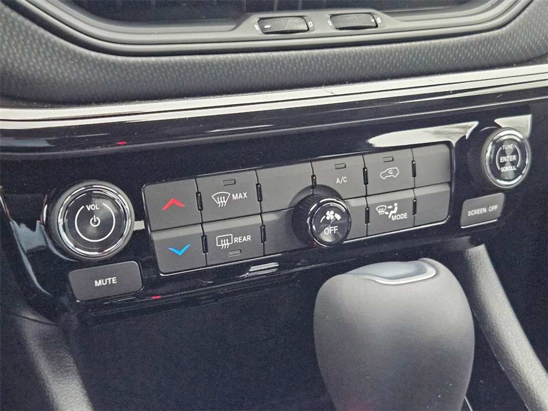 2026 Jeep Compass Latitude - Image 23