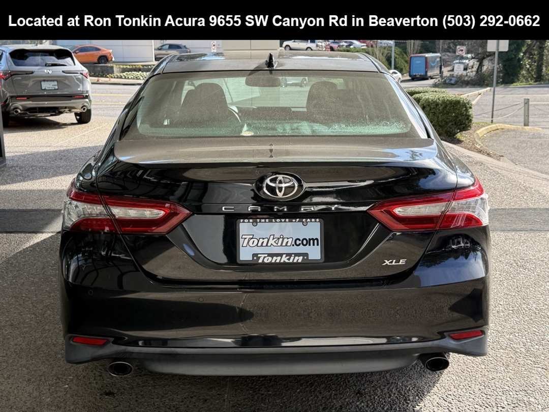 2018 Toyota Camry XLE - Image 6