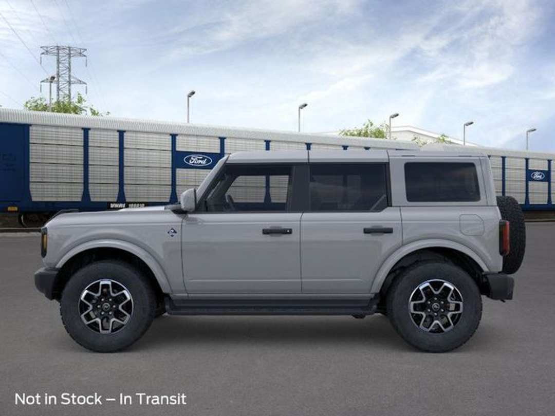 2026 Ford Bronco Outer Banks - Image 3
