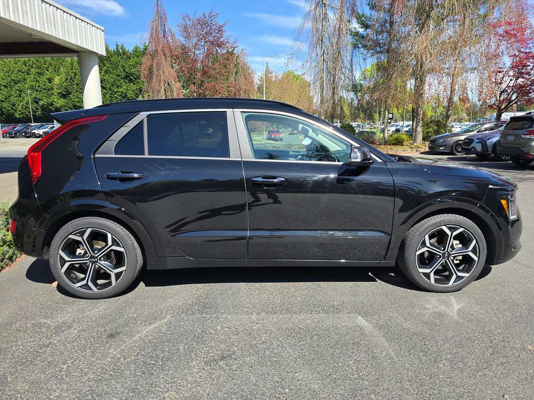 2024 Kia Niro SX - Image 3